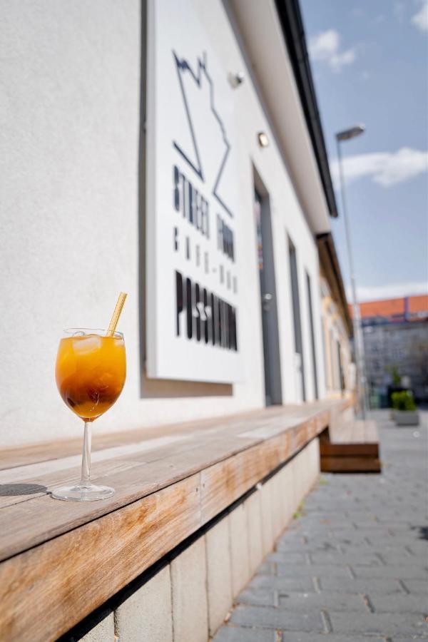 Street Food Possonium Apartments Bratislava Exterior foto