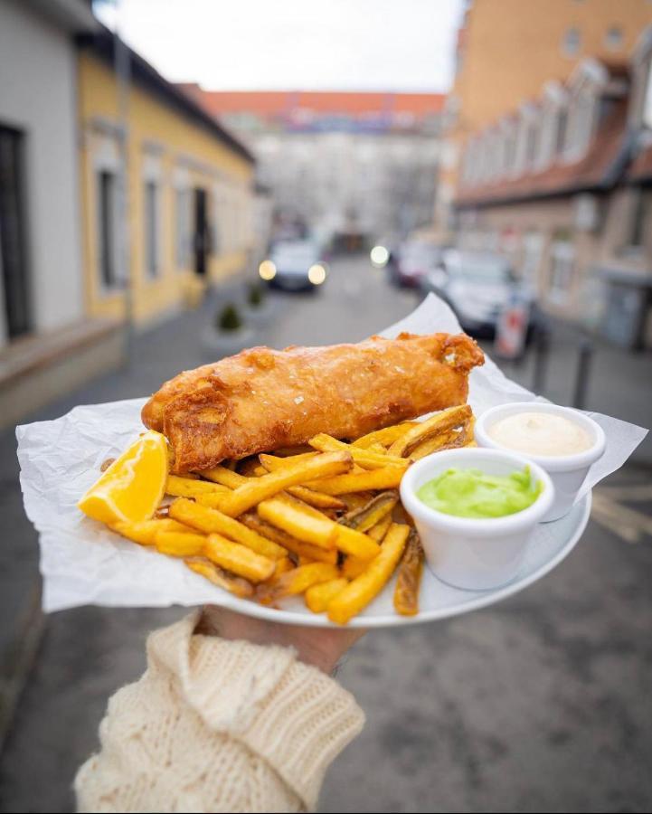 Street Food Possonium Apartments Bratislava Exterior foto