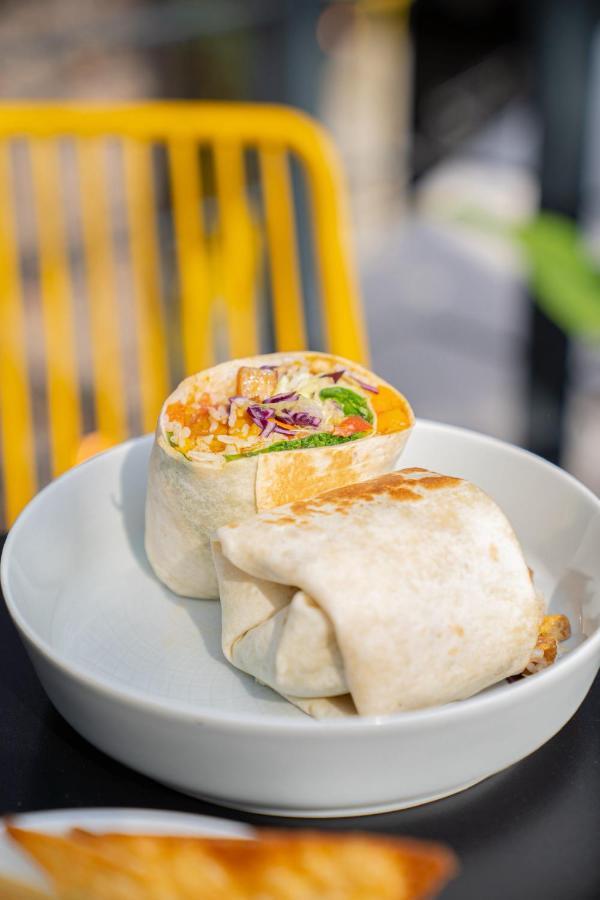 Street Food Possonium Apartments Bratislava Exterior foto