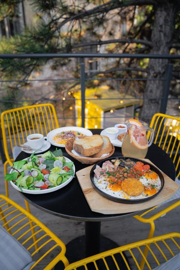Street Food Possonium Apartments Bratislava Exterior foto